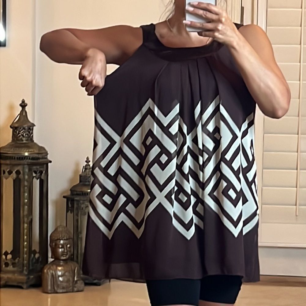 💕Super Cute Top💕 - Picture 2 of 6